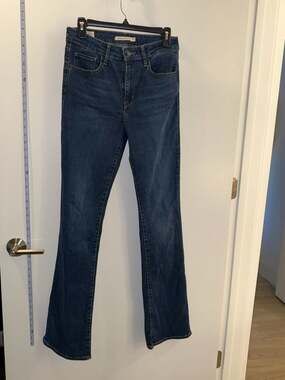 Levi's premium 725 High Rise Bootcut Jeans Size 28x34